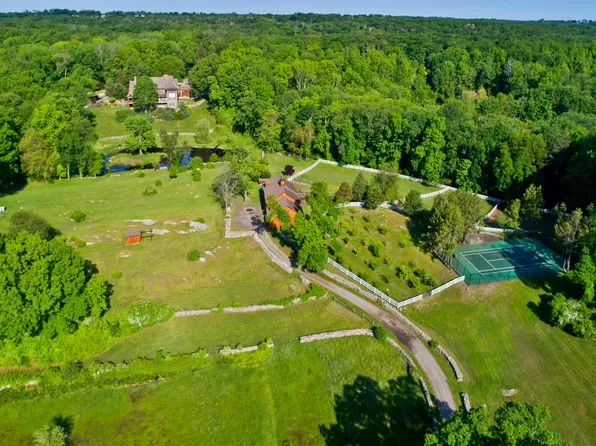 23 Carrington Dr, Stamford, CT 06903