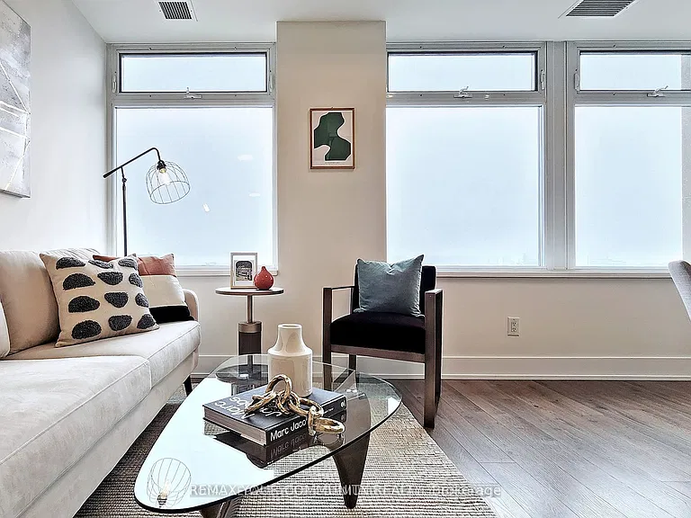 111 Saint Clair Ave W #1828 — Photo 4