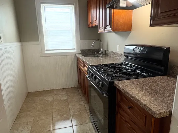 17 Quincy Ave #3, Pawtucket, RI 02860