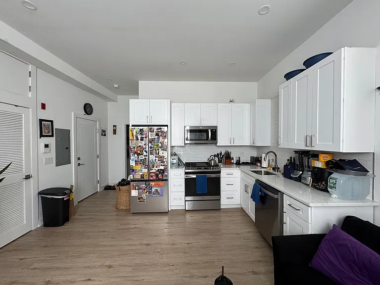 231 W Johnson Street — Photo 5