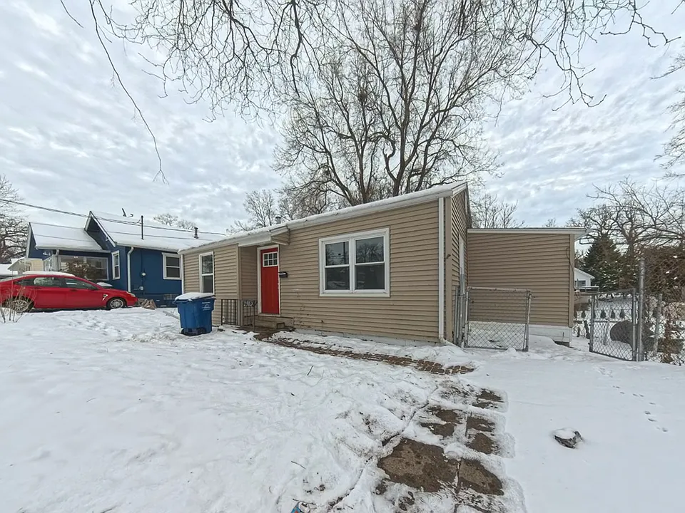 2502 Woodland Ave