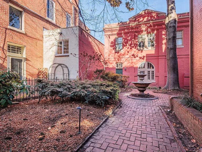 12 W Read St — Photo 17