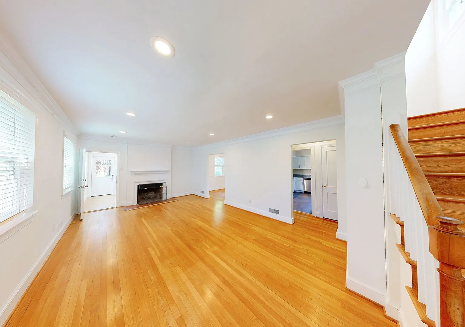 Wonderful 4Bed/3Bath in Silver Spring! — Photo 2