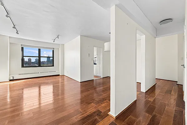 Living room, photo 2