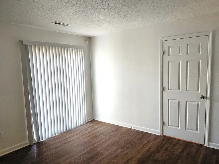 Windsor Apartments — Photo 9