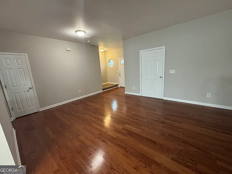 262 Village Dr — Photo 3
