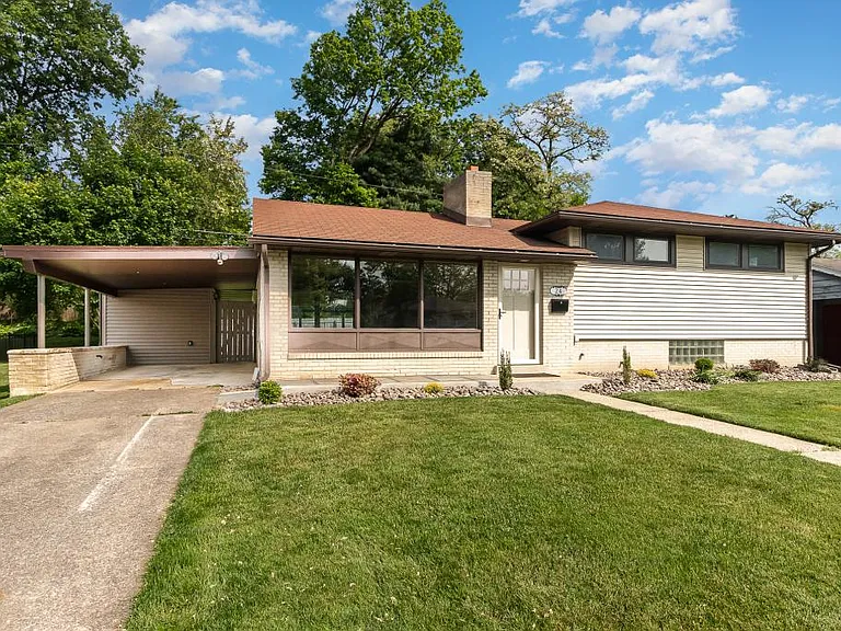 24 Cornell Dr — Photo 2