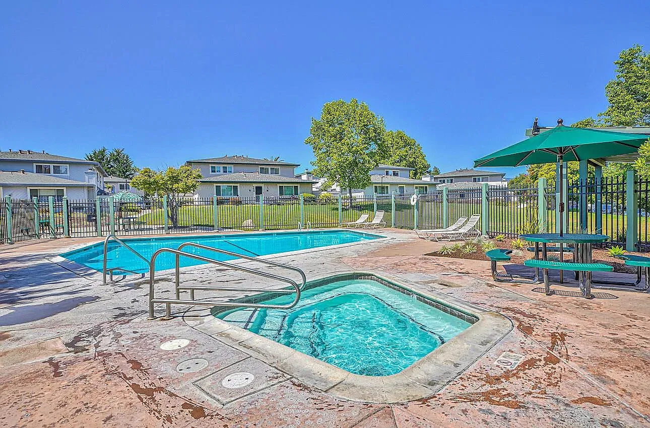 3 bed, 1.5 bath, 1155 sqft, $4,200 — Photo 1