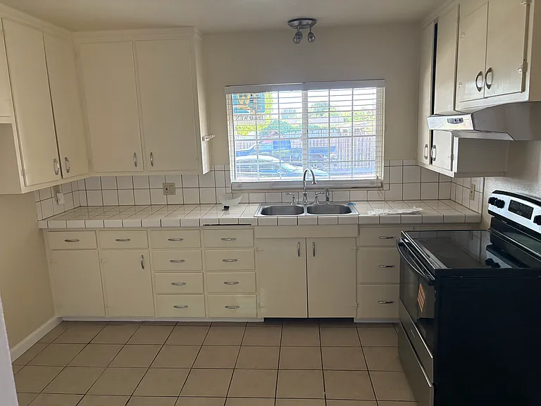 116 Carquinez St — Photo 9