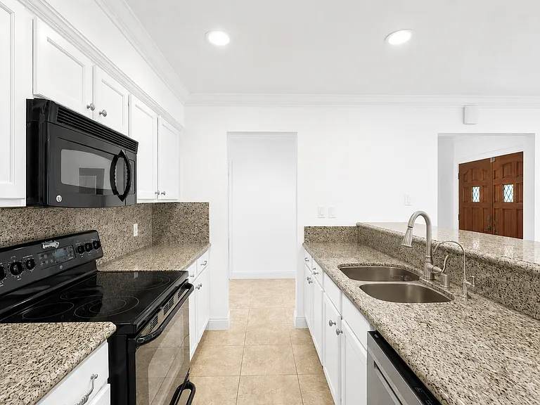 17161 Ludlow St — Photo 5