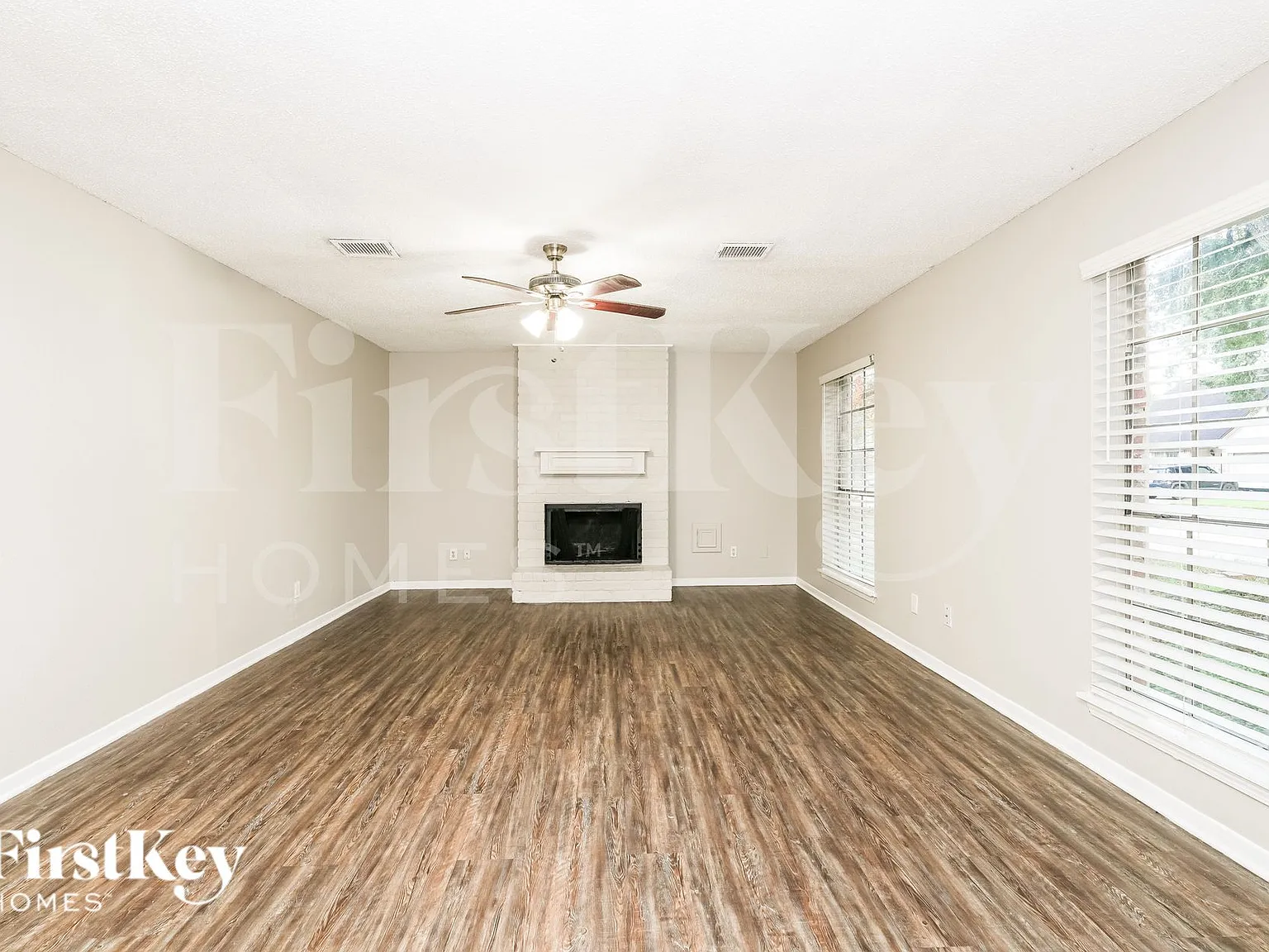 4 bed, 2.5 bath, 1721 sqft, $2,085 — Photo 2