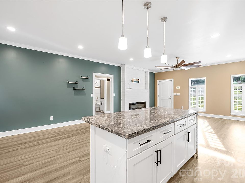1st image of 300 Hidden Creek Dr
