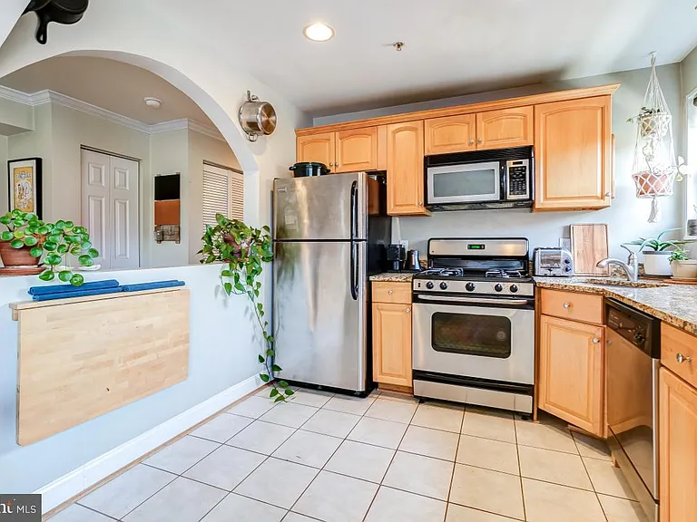 401 Evarts St NE #301 — Photo 14