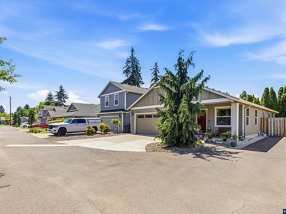2nd image of 4721 Cedrus Ln NE