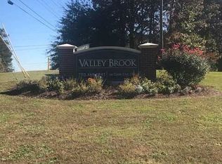 707 Valley View Dr, Stone Mountain, GA 30087
