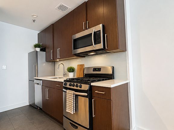 2nd image of 1645 2nd Ave APT 2A