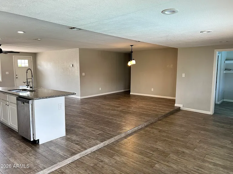 14010 N 40th Pl — Photo 6