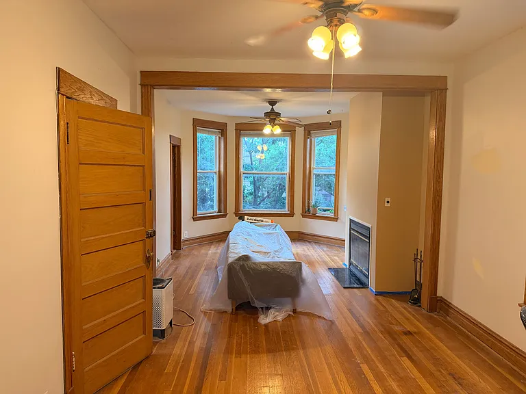 1213 W Addison St #2 — Photo 4