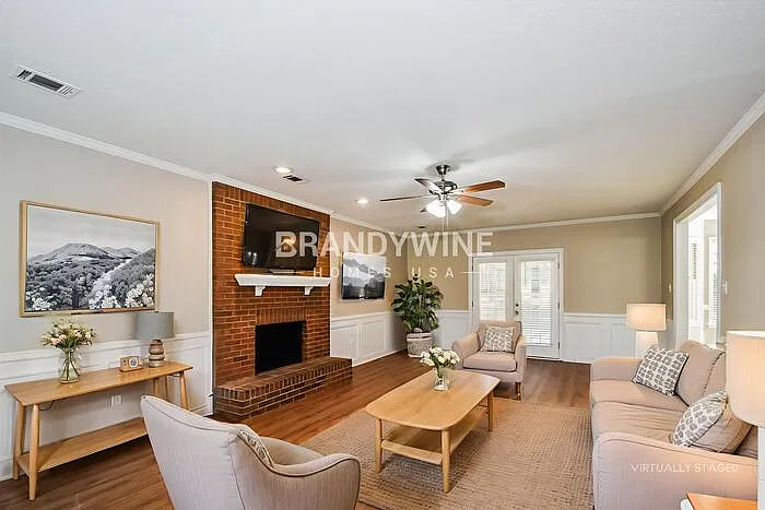 3 bed, 3.0 bath, 2500 sqft, $2,265 — Photo 4