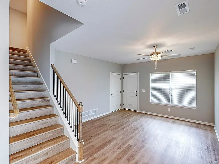 611 Pampas St — Photo 5