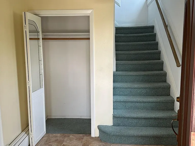 61 W Walnut St #UPPER — Photo 2