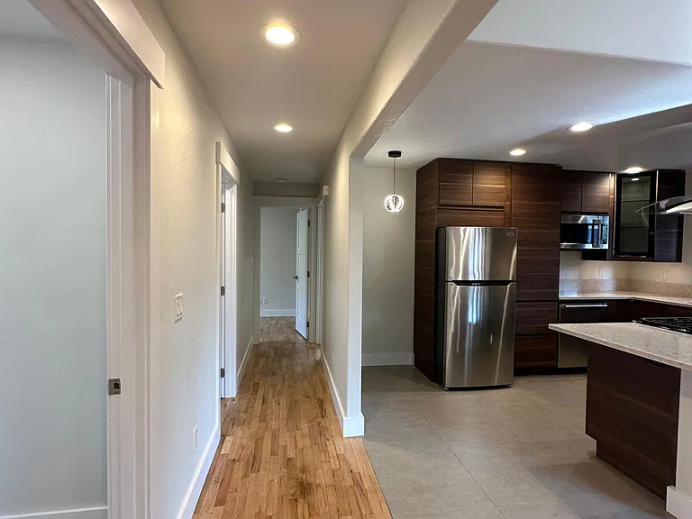 624 NE Olney Ave — Photo 13