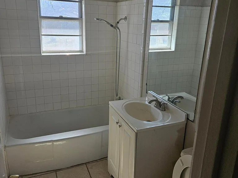 4210 NW Lindy Ave — Photo 5