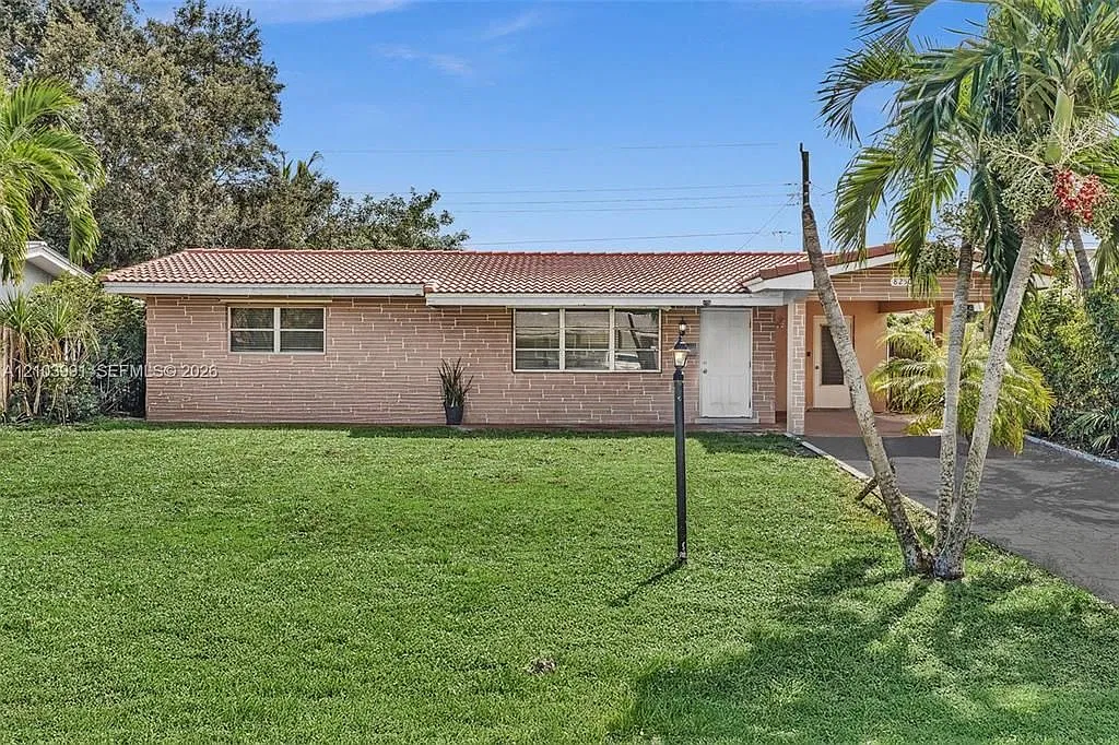 2 bed, 1.0 bath, 1172 sqft, $2,995 — Photo 1