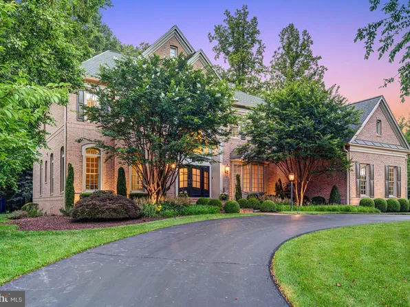 10910 Shallow Creek Dr, Great Falls, VA 22066