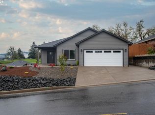 701 Slazenger Ct, Sutherlin, OR