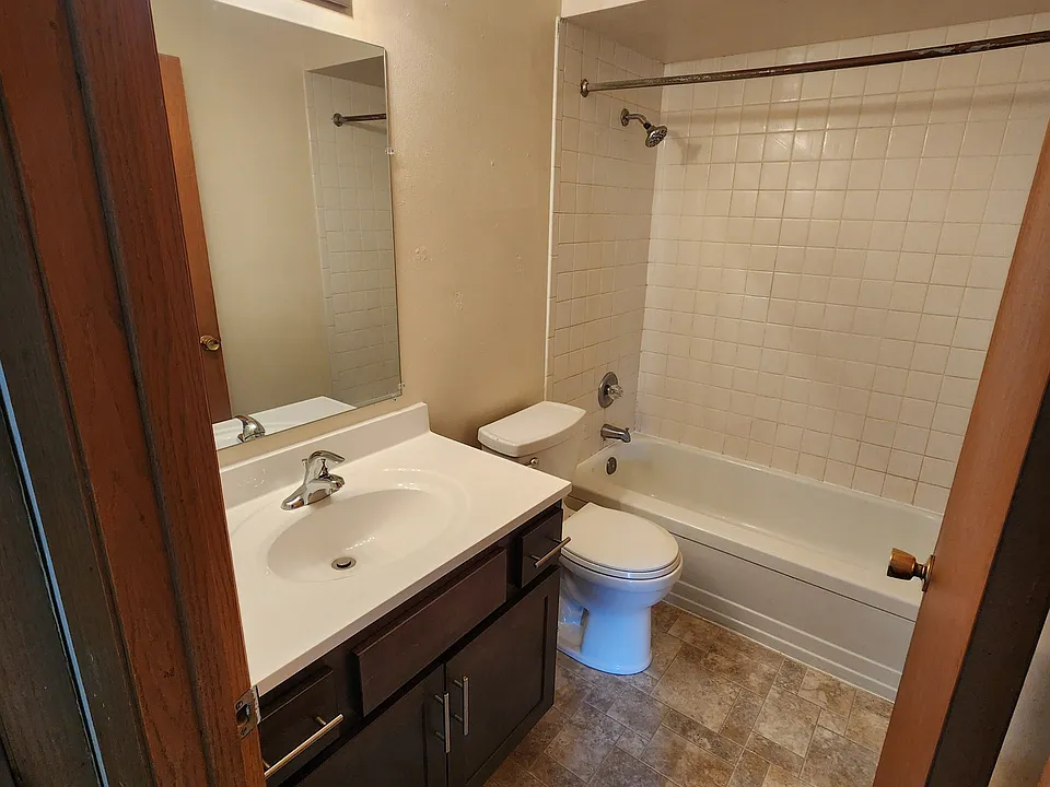 201 W Park Ave #5