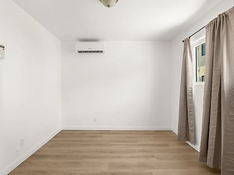 2241 1/2 Riverdale Ave #1 — Photo 15