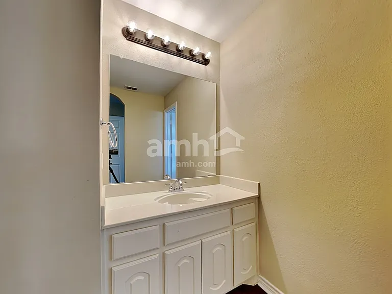 404 Roundrock Ln — Photo 25