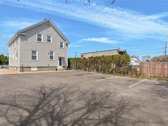 4th image of 476 N Broadway