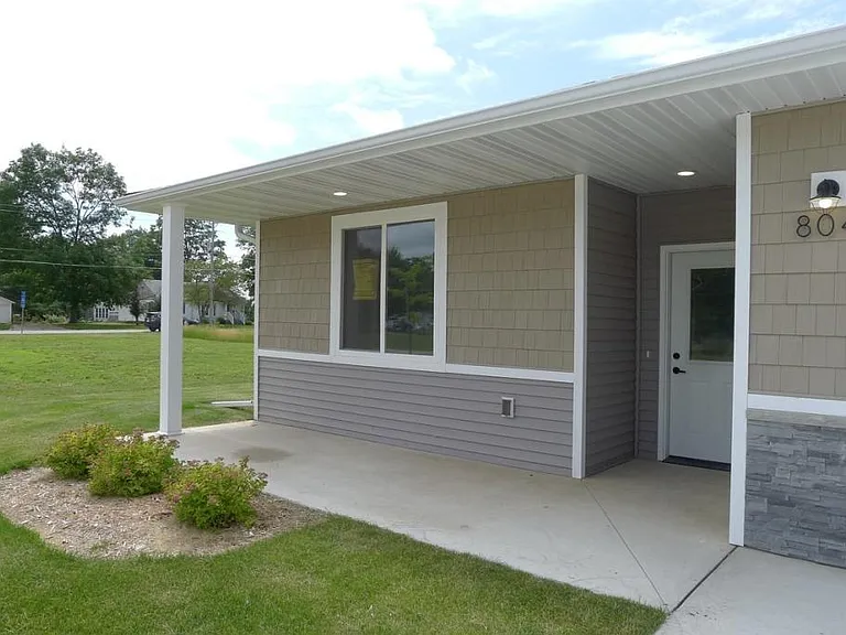 804 Parkside Ln — Photo 13
