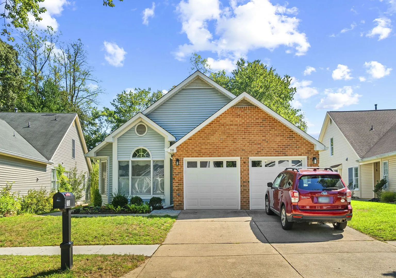 Updated home in Heritage Harbour available soon! — Photo 2