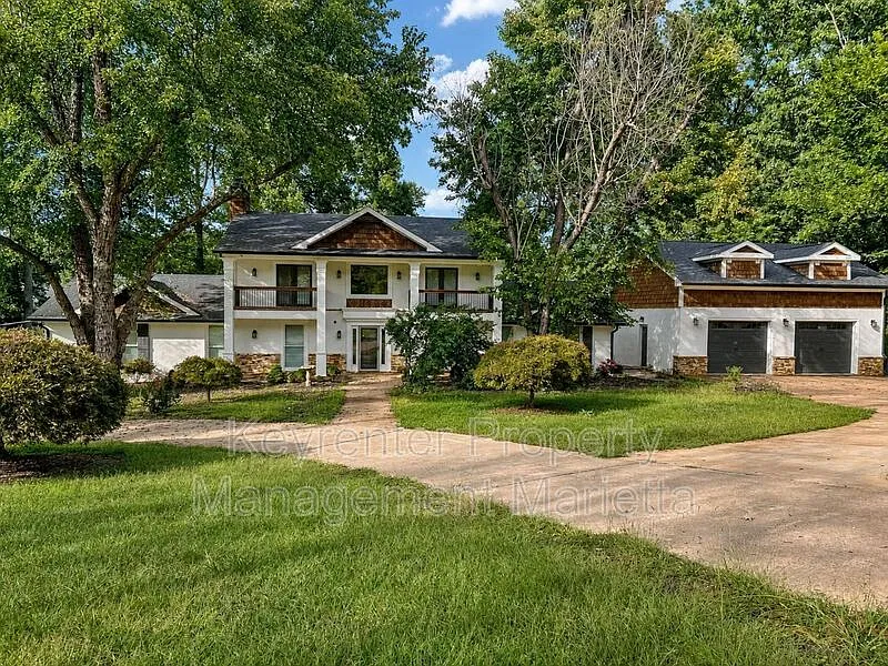 5 bed, 4.0 bath, 5563 sqft, $5,995 — Photo 2