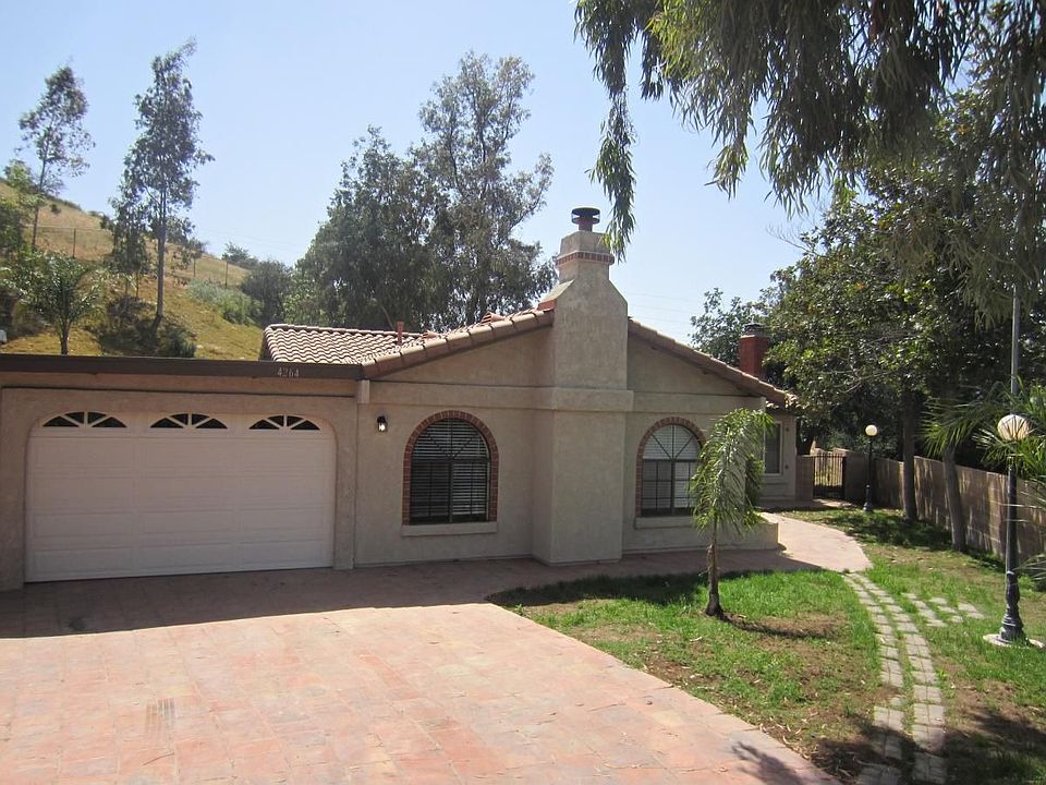 1st image of 4264 N Lakewood Dr