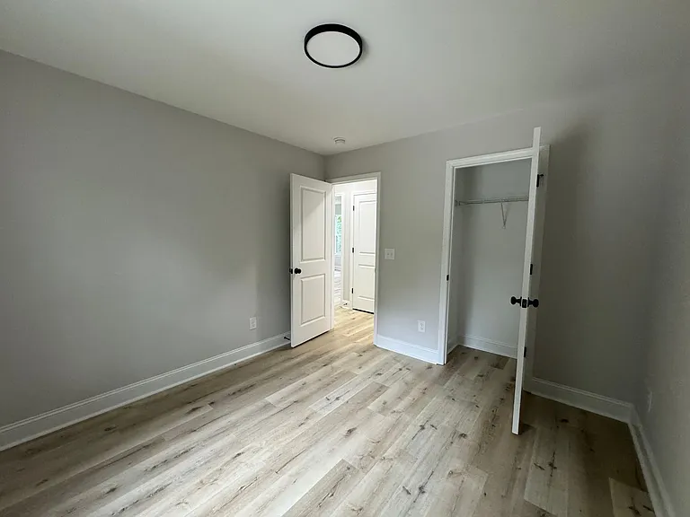 3530 Charing Cross Rd — Photo 8