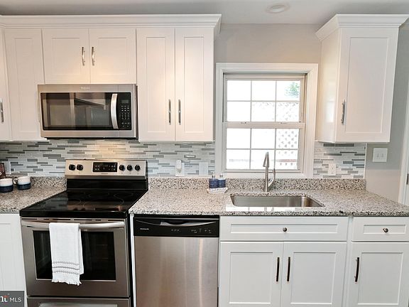3rd image of 5863 Valley Dr