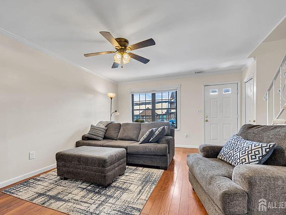 3rd image of 23 Quail Run Rd