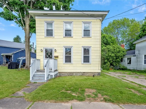 27 Ellen St, Oswego, NY 13126
