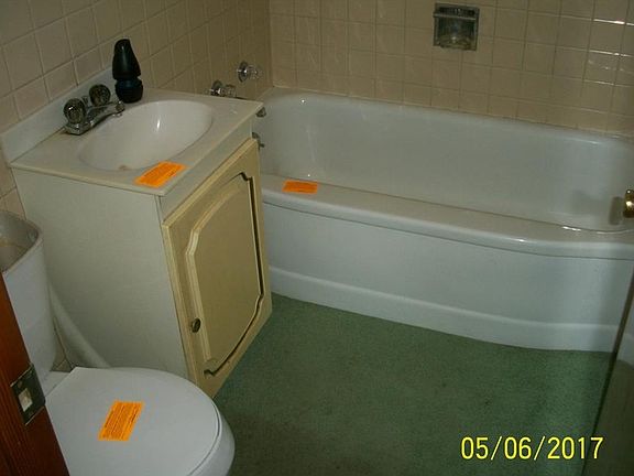 4th image of 1301 Desmont Dr