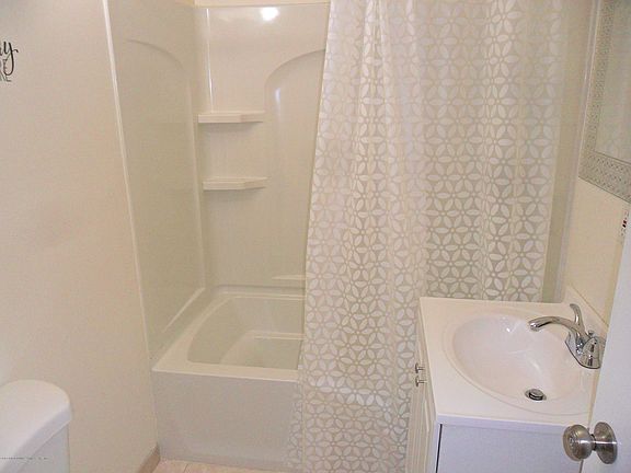 5th image of 210 Catherine St