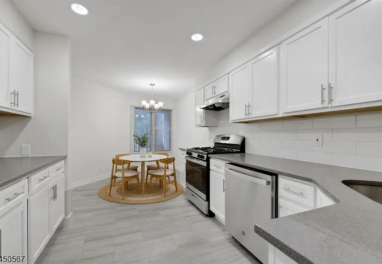 35 Reagan Way — Photo 10