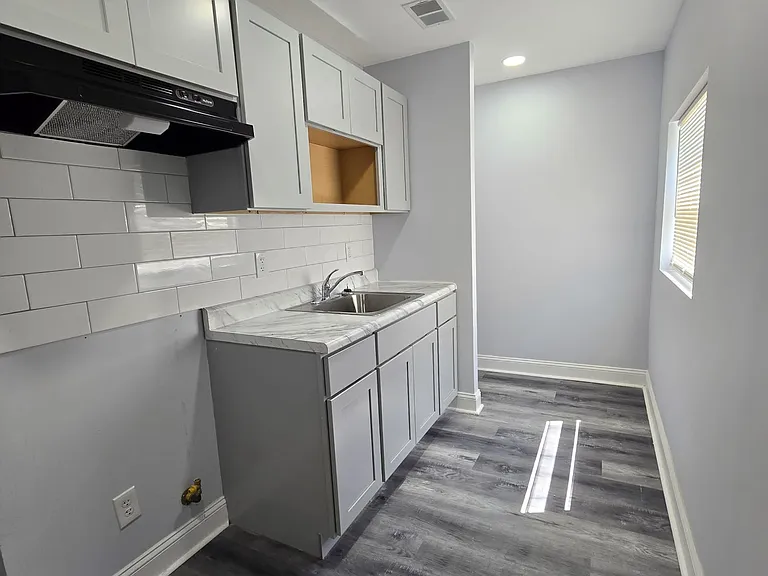 1722 1/2 W Juniata St — Photo 10