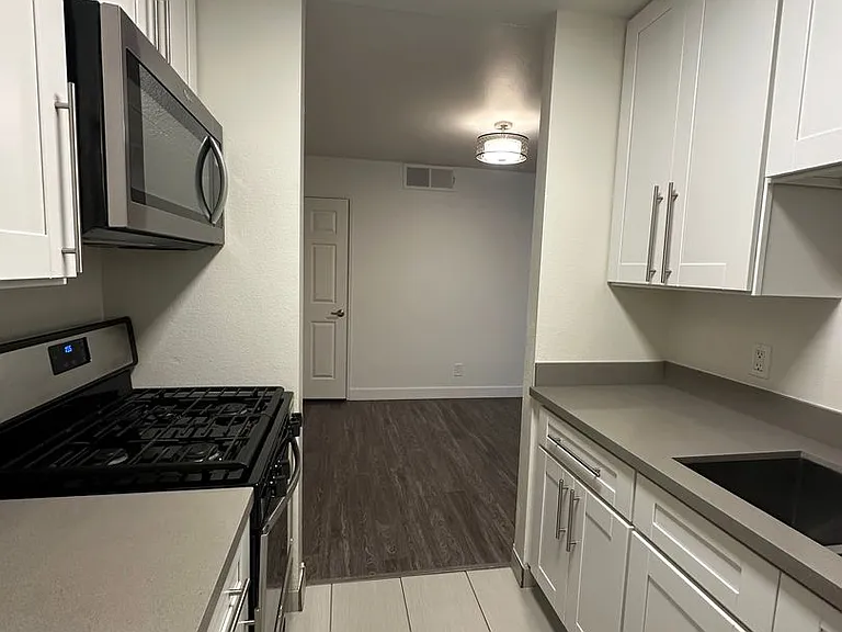 1250 N. June St. Los Angeles CA 90038 — Photo 26