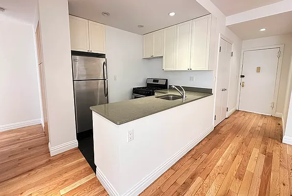 Rented by REAL New York | media 3