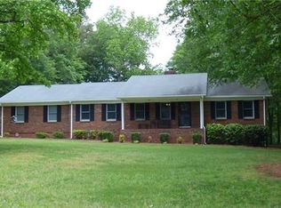 902 Pine Forest Rd, Charlotte, NC 28214