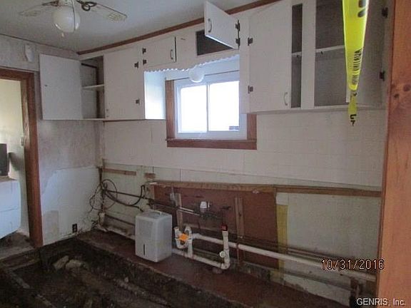 4th image of 32 Fayette St